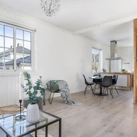 דירות לילהאמר Lys Og Sentral Leilighet Med Terrasse Og Hage מראה חיצוני תמונה